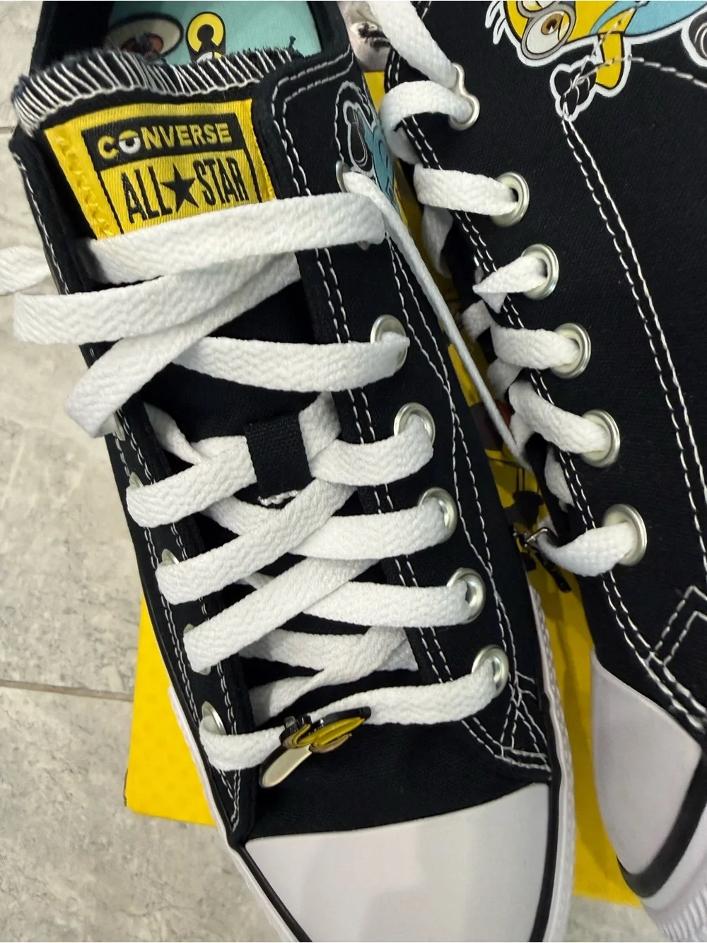 New mens Converse Sz 9 Minions Low Top Athletic Shoes Womens Sz 11